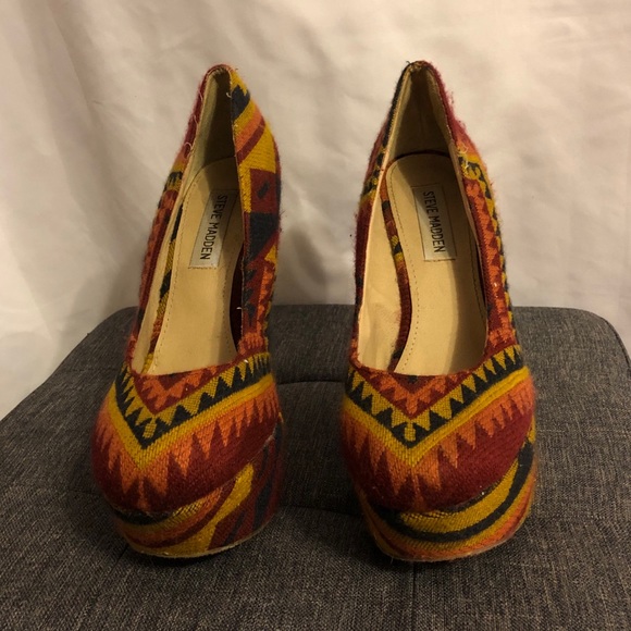 Beautiful southwestern print wedge - Picture 2 of 3